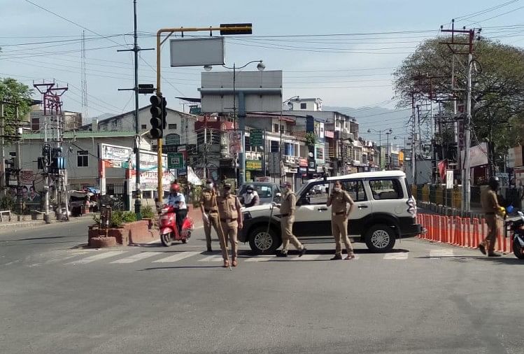 Uttarakhand Coronavirus Latest News : Dehradun Police Document On Defeat  Corona - Uttarakhand Lockdown: दून पुलिस आपके लिए है आप घर पर ही रहिये,  डॉक्यूमेंट्री में देखें कैसे संभाला ...
