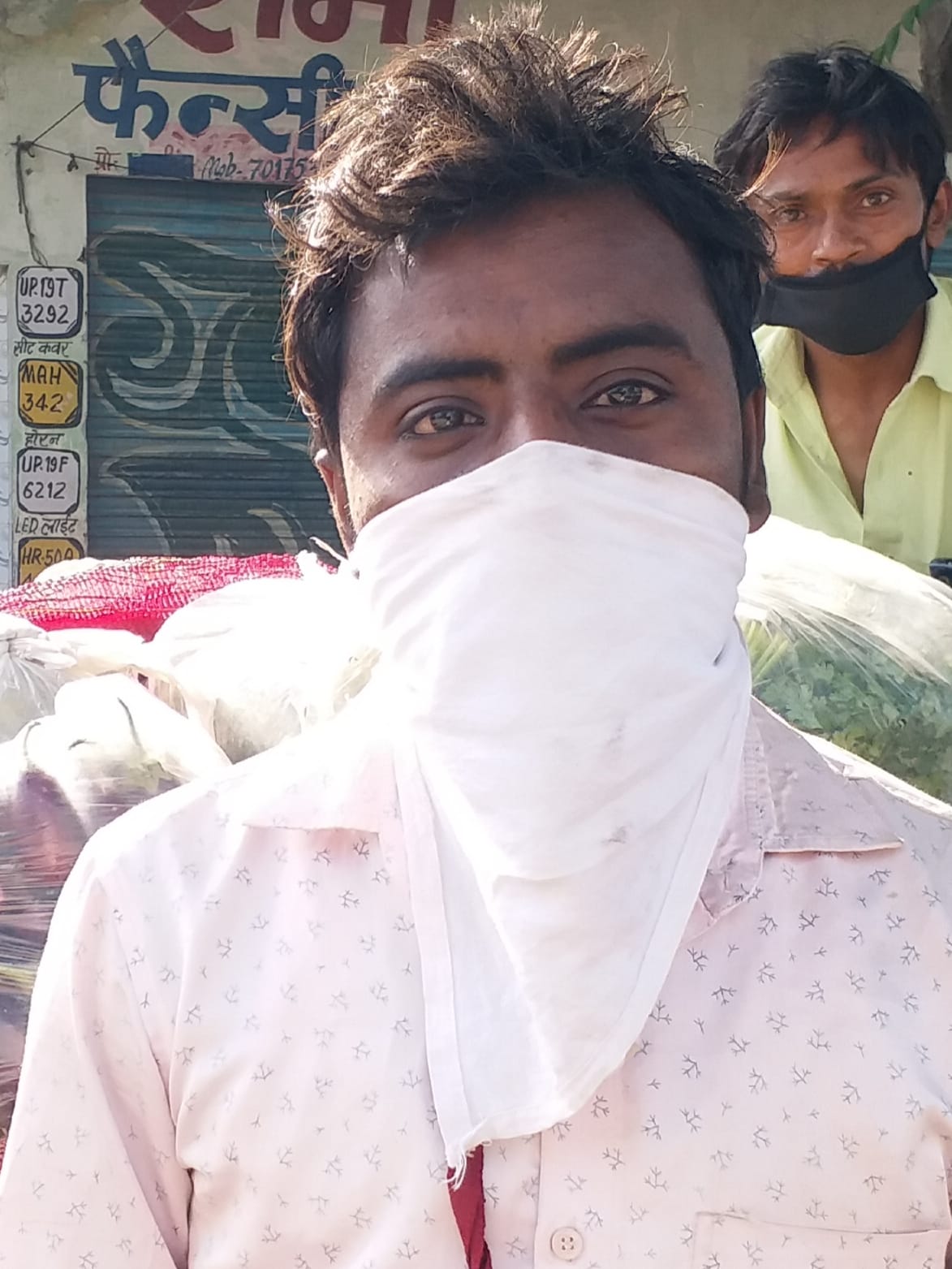झिंझाना हॉस्पॉट इलाके में जानकारी देता गोपाल झिंझाना हॉस्पॉट इलाके में जानकारी देता गोपाल