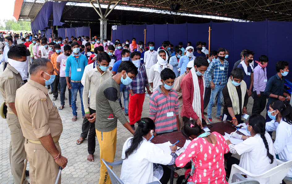 सहारनपुर के सरसावा ब्लॉक में राधा स्वामी सत्संग व्यास के मेजर सेंटर में थर्मल स्क्रीनिंग कराते ? सहारनपुर के सरसावा ब्लॉक में राधा स्वामी सत्संग व्यास के मेजर सेंटर में थर्मल स्क्रीनिंग कराते ?