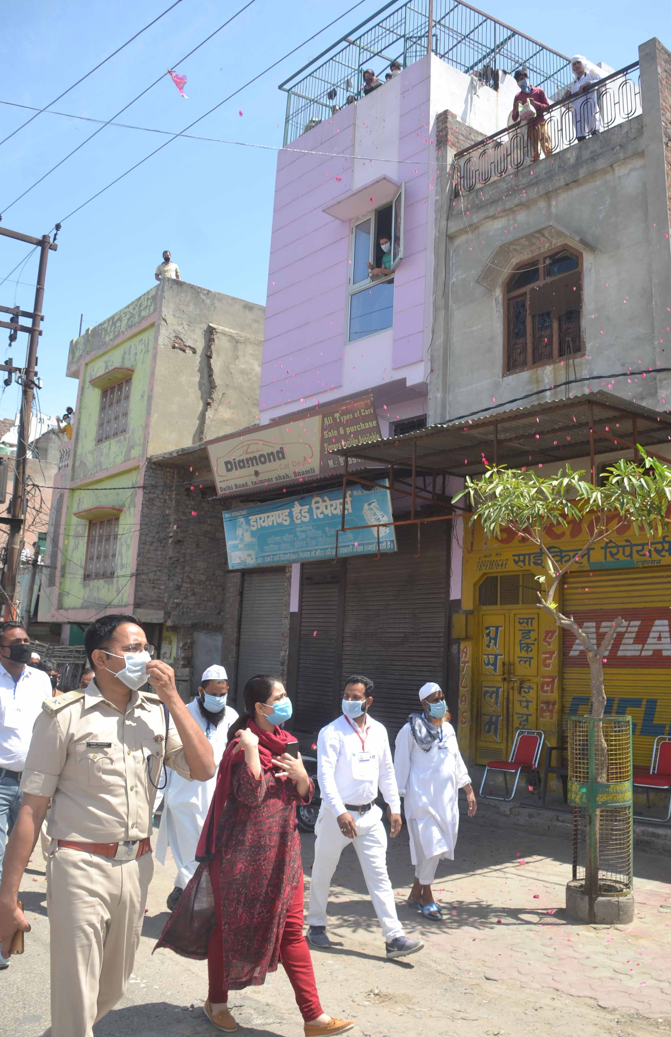 शामली तिमरसा व नानुपुरा हॉटस्पॉट इलाके में निरीक्षण करती डीएम व एसपी शामली तिमरसा व नानुपुरा हॉटस्पॉट इलाके में निरीक्षण करती डीएम व एसपी