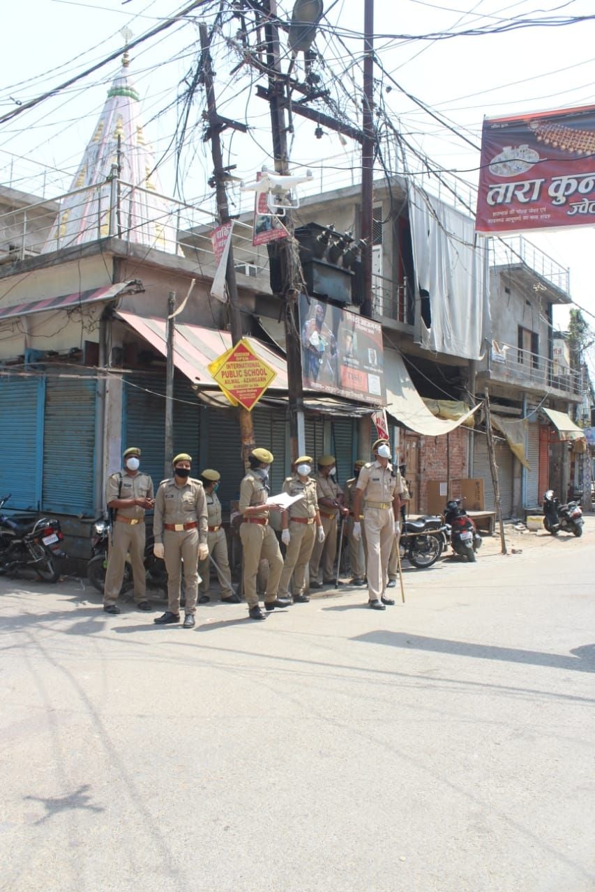 शहर के मुख्य चौक पर तैनात पुलिस पिकेट। शहर के मुख्य चौक पर तैनात पुलिस पिकेट।