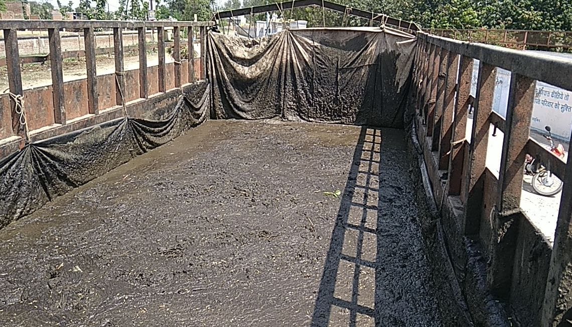 सरधना पुलिस द्वारा पकड़ा गया कैंटर जिसमें फल सब्जी की ढुलाई की अनुमति पर यूपी में मैली की ढुलाई क? सरधना पुलिस द्वारा पकड़ा गया कैंटर जिसमें फल सब्जी की ढुलाई की अनुमति पर यूपी में मैली की ढुलाई क?