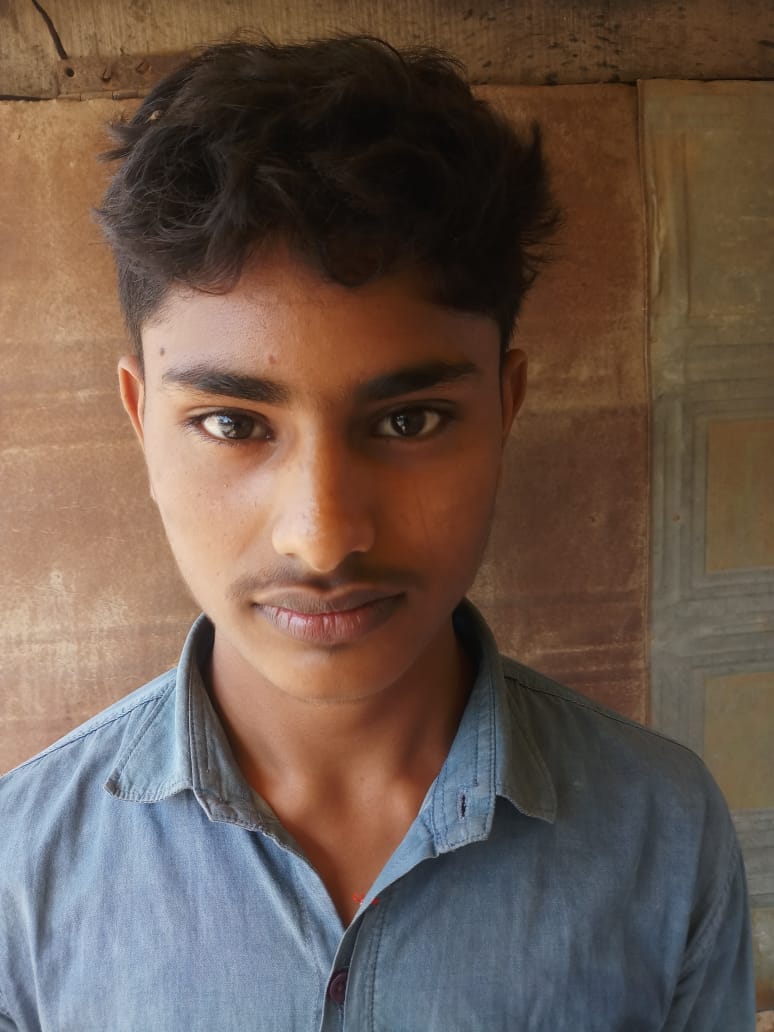 शेरवां में पवन कुमार मौर्य जहाज बनाने वाला छात्र । शेरवां में पवन कुमार मौर्य जहाज बनाने वाला छात्र ।