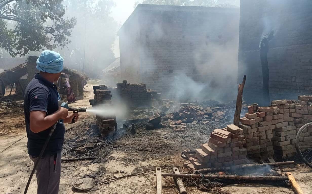 Fire while cooking, seven houses burnt Fire while cooking, seven houses burnt