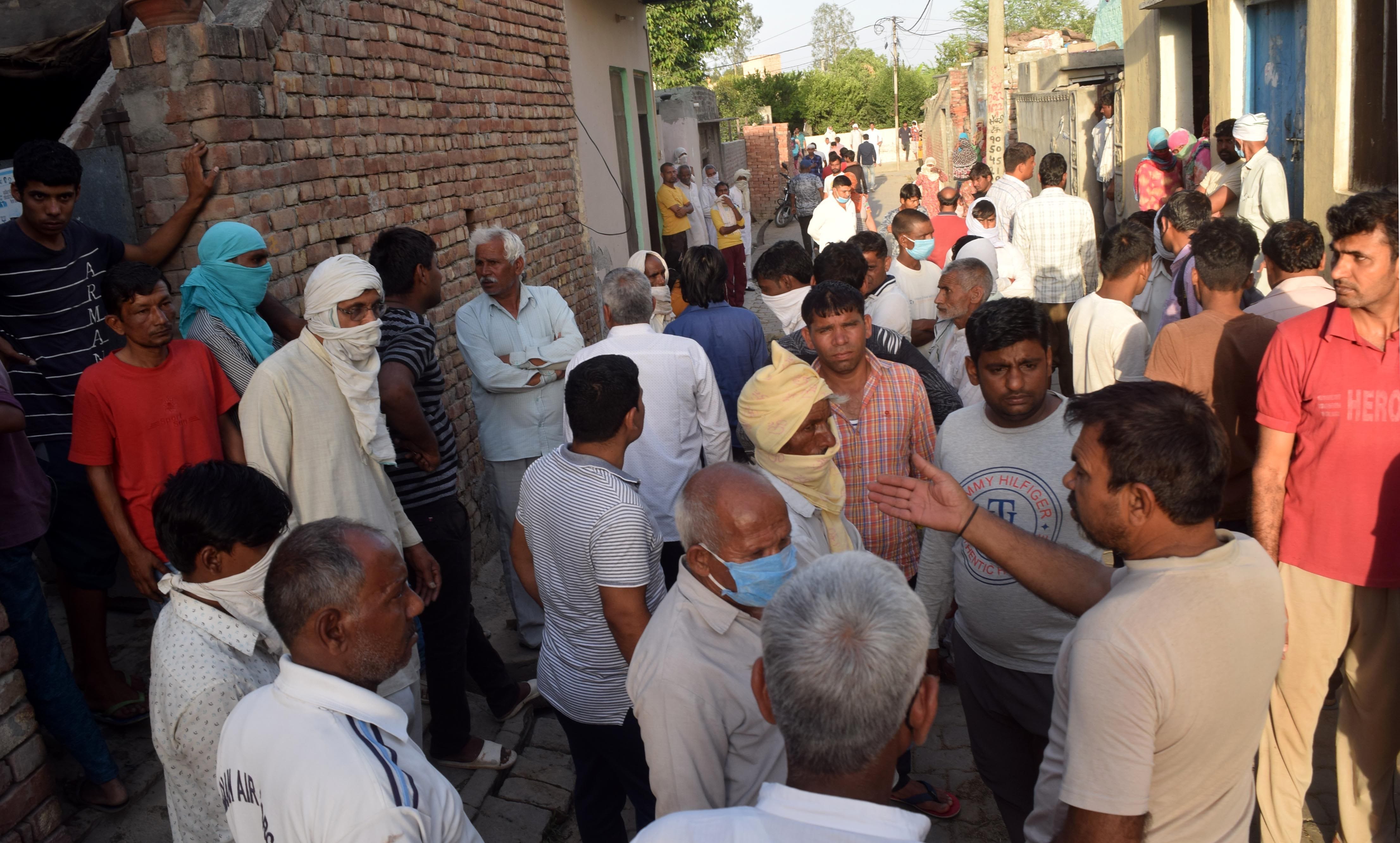 रिठाल फोगाट में वीरवार की दोपहर में कर्मवीर के घर पर सिलेंडर से आग लगने से बेटे बेटी और मां की मौत ? रिठाल फोगाट में वीरवार की दोपहर में कर्मवीर के घर पर सिलेंडर से आग लगने से बेटे बेटी और मां की मौत ?