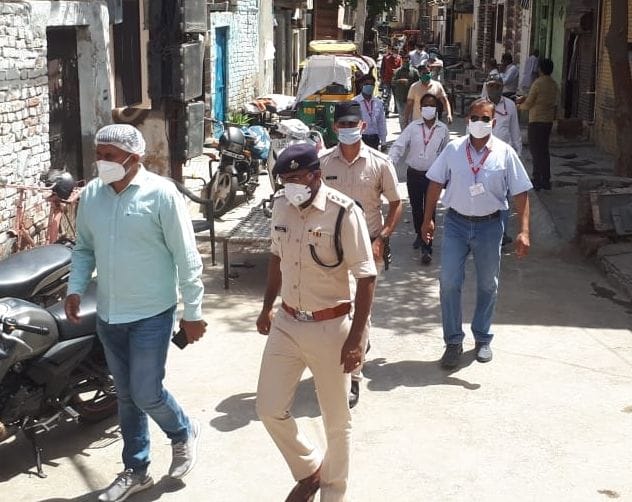 राजेंद्र नगर में स्वस्थ्य कर्मियों से अभद्रता की सूचना पर कार्रवाई करने पहुंची पुलिस व स्वास्थ् राजेंद्र नगर में स्वस्थ्य कर्मियों से अभद्रता की सूचना पर कार्रवाई करने पहुंची पुलिस व स्वास्थ्