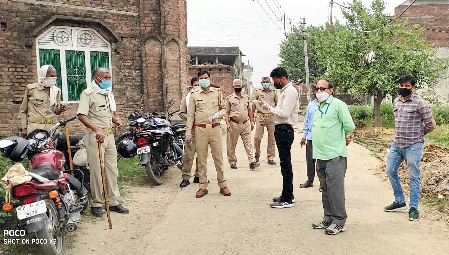 हीमपुरदीपा क्षेत्र के गांव रेहरा में जानकारी लेने पहुंचे एसडीएम व तहसीलदार। हीमपुरदीपा क्षेत्र के गांव रेहरा में जानकारी लेने पहुंचे एसडीएम व तहसीलदार।