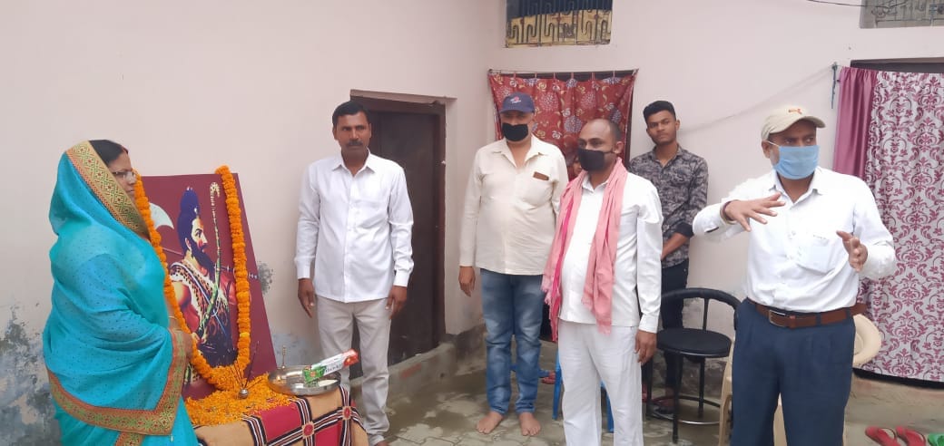 परशुराम जयंती मनाते अखिल भारतवर्षीय ब्राह्मण महासभा के पदाधिकारी। परशुराम जयंती मनाते अखिल भारतवर्षीय ब्राह्मण महासभा के पदाधिकारी।