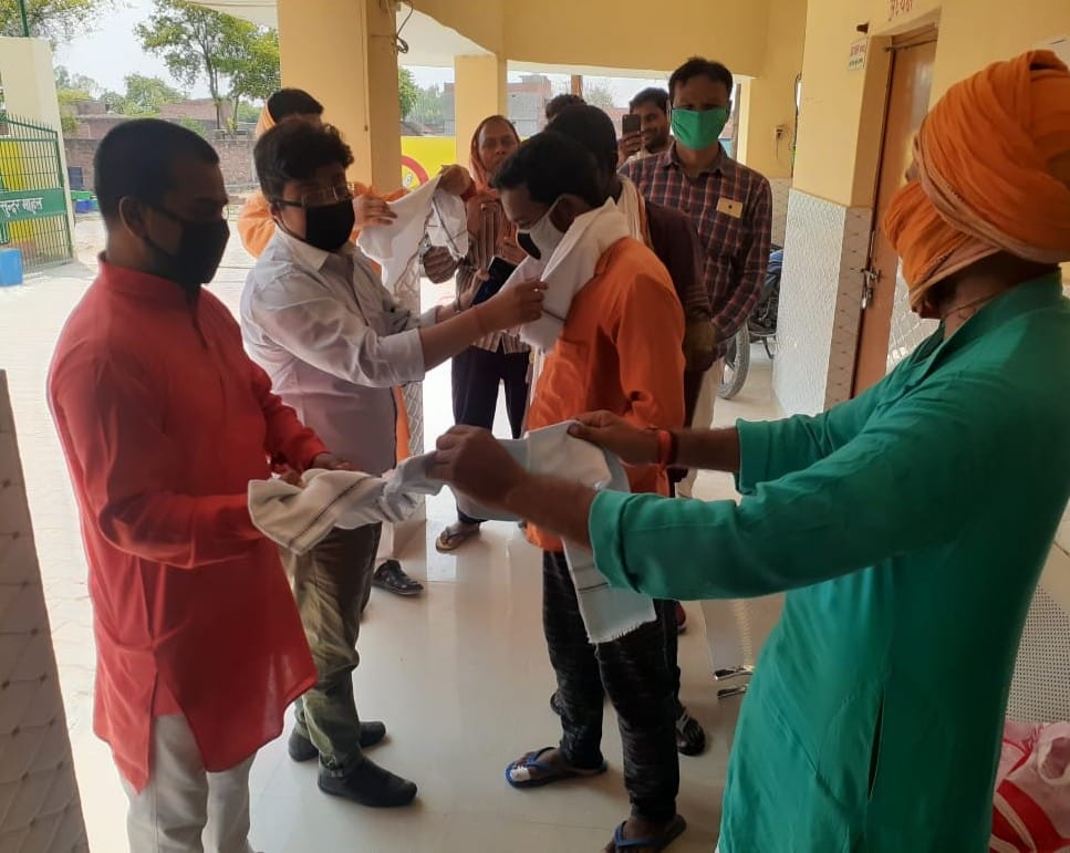 माहुल नगर पंचायत कार्यालय में कोरोना योद्धा सफाई कर्मियों व पत्र प्रतिनिधियों का किया गया सम्मा माहुल नगर पंचायत कार्यालय में कोरोना योद्धा सफाई कर्मियों व पत्र प्रतिनिधियों का किया गया सम्मा
