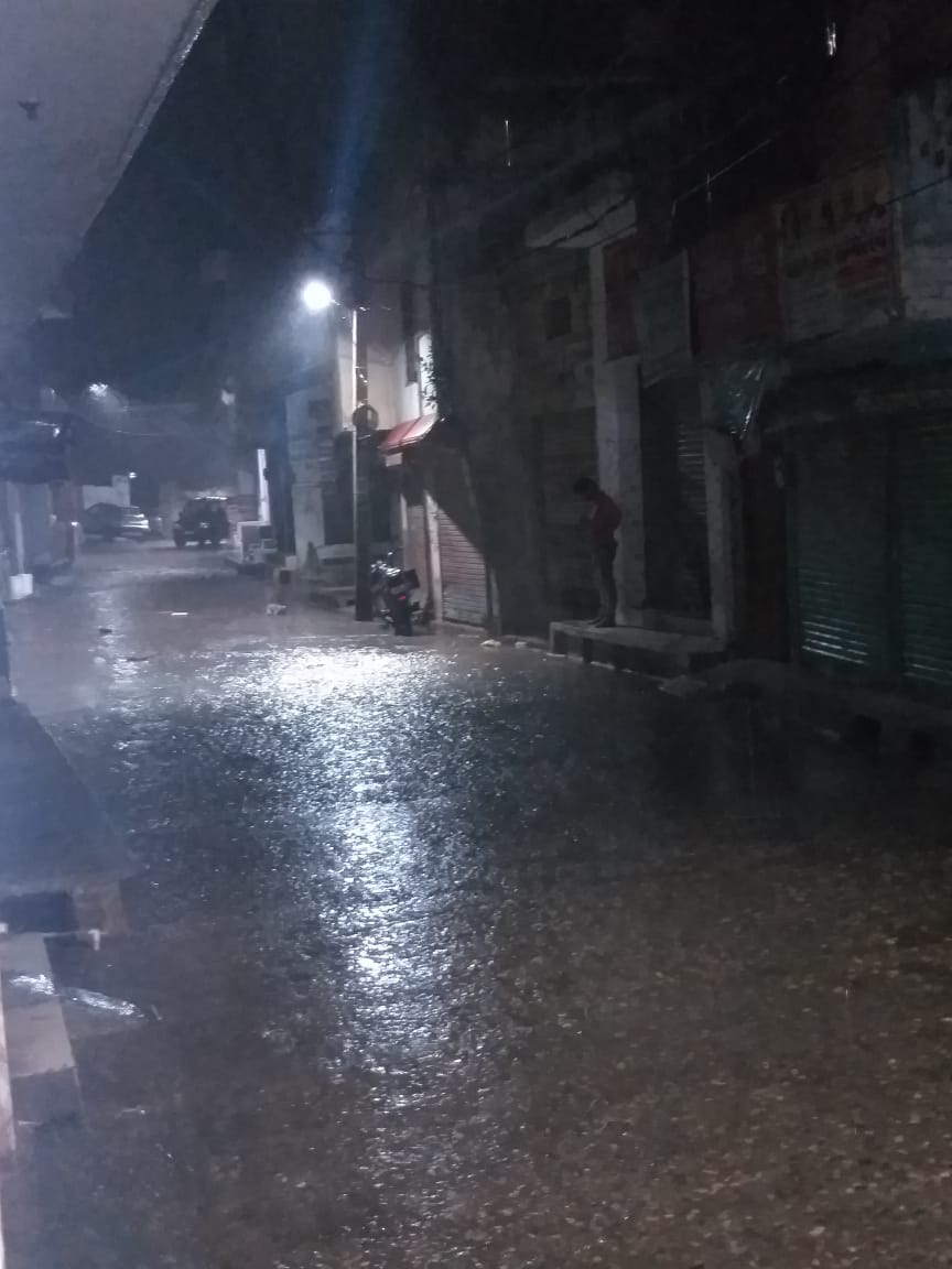 नानौता में आंधी के बाद होती झमाझम बरसात