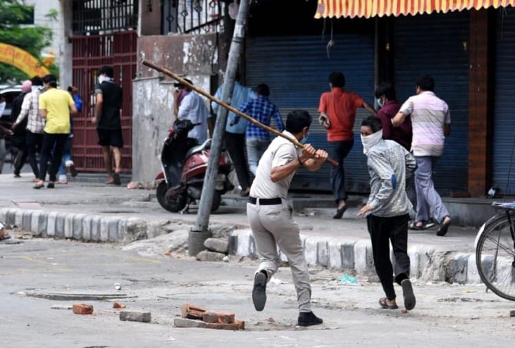 Delhi News: Wine Shop In Delhi Closed After Long Queue Outside ...