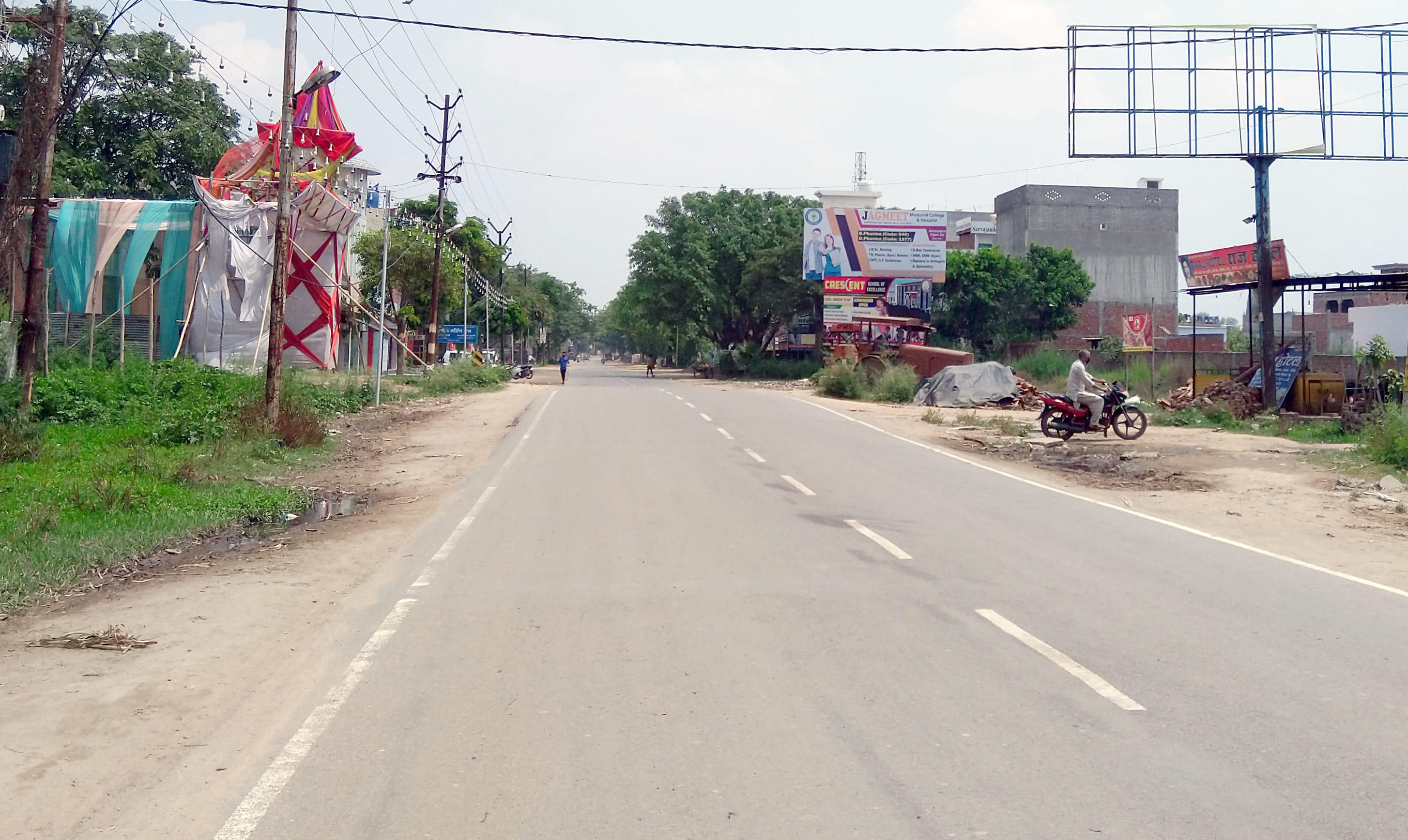 चांदपुर में बिजनौर बाईपास रोड पर लॉक डाउन के चलते पसरा सन्नाटा।