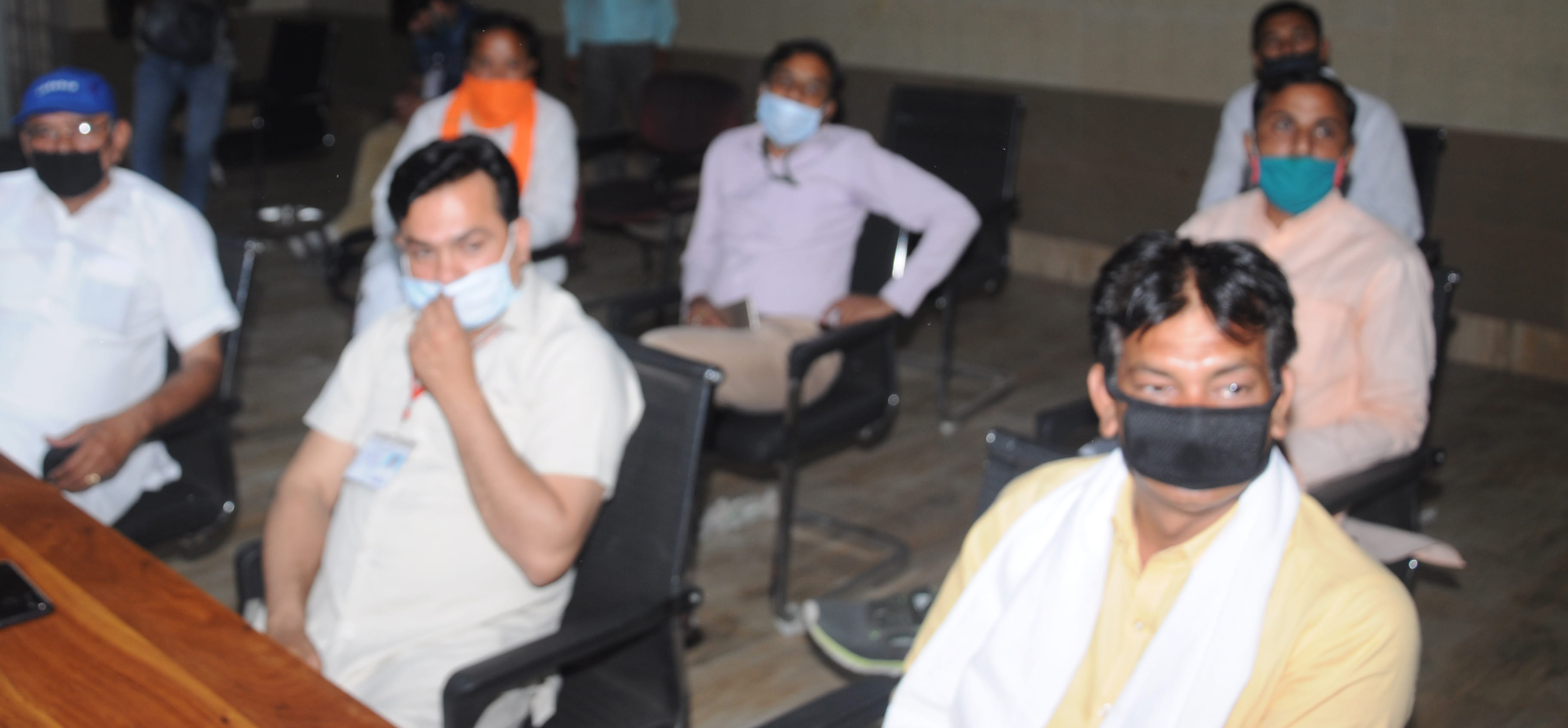 शामली नगरपालिका में आयोजित बोर्ड बैठक में भाग मौजूद सभासद। शामली नगरपालिका में आयोजित बोर्ड बैठक में भाग मौजूद सभासद।
