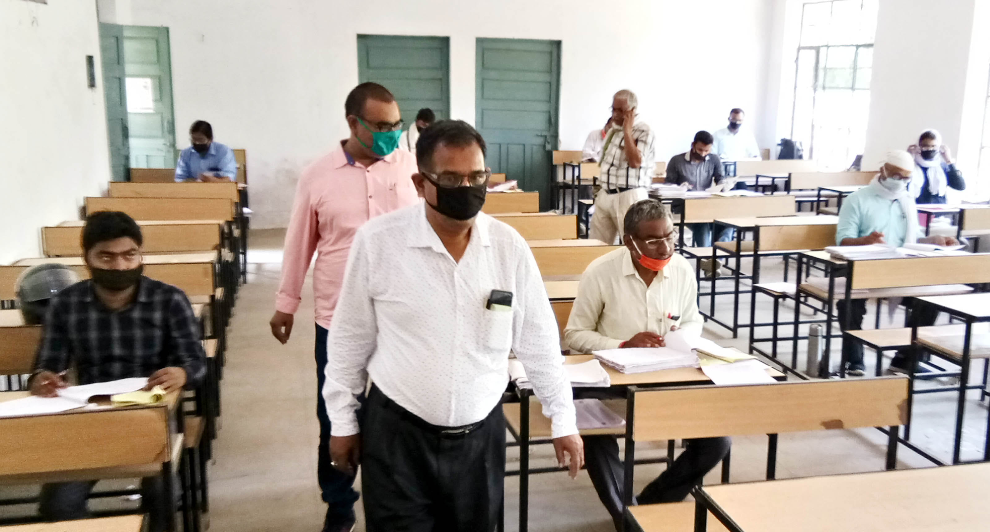 जीआईसी मूल्याकंन केंद्र का निरीक्षण करते जिला विद्यालय निरीक्षक। जीआईसी मूल्याकंन केंद्र का निरीक्षण करते जिला विद्यालय निरीक्षक।