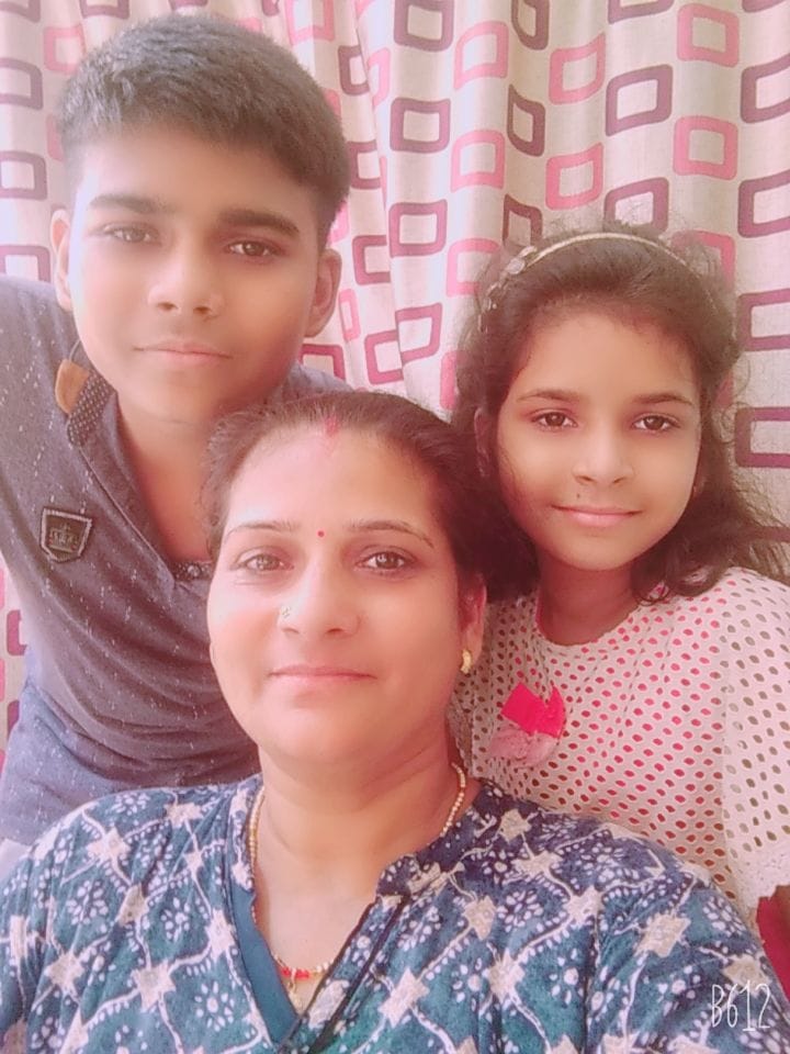 अपने बच्चों अभय और दिव्यांशी के साथ स्टाफ नर्स सोनू रानी राय। मदर्स डे के लिए फोटो अपने बच्चों अभय और दिव्यांशी के साथ स्टाफ नर्स सोनू रानी राय। मदर्स डे के लिए फोटो