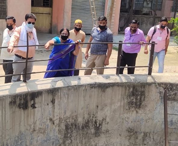 सीवरेज ट्रीटमेंट प्लांट के पंपिंग स्टेशन का निरीक्षण करती चेयरपर्सन अंजू अग्रवाल। सीवरेज ट्रीटमेंट प्लांट के पंपिंग स्टेशन का निरीक्षण करती चेयरपर्सन अंजू अग्रवाल।