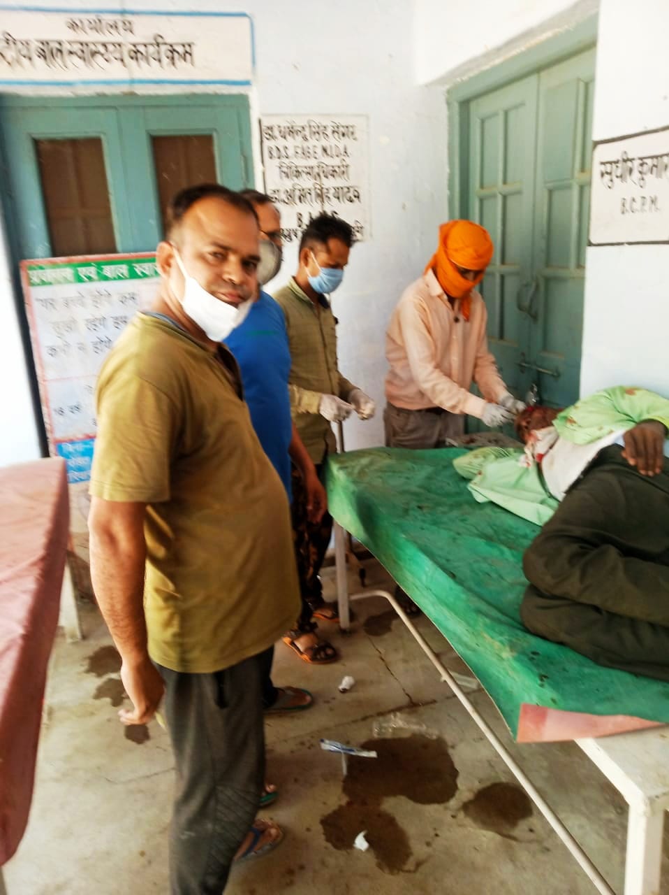फोटो सहित क्रमांक 8-9- सीएचसी में मरीजों का होता उपचार फोटो सहित क्रमांक 8-9- सीएचसी में मरीजों का होता उपचार