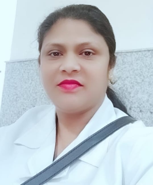 बिजनौर जिला महिला अस्पताल की स्टाफ नर्स अनामिका। बिजनौर जिला महिला अस्पताल की स्टाफ नर्स अनामिका।