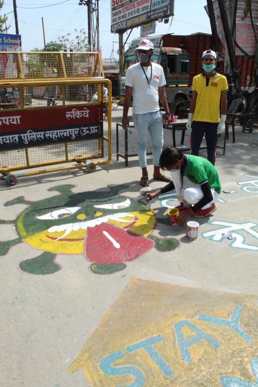 सरसावा तिराहे पर रंगोली बनाकर कोरोना से लोगों को जागरुक करते नेहरू युवा केंद्र के सदस्य सरसावा तिराहे पर रंगोली बनाकर कोरोना से लोगों को जागरुक करते नेहरू युवा केंद्र के सदस्य