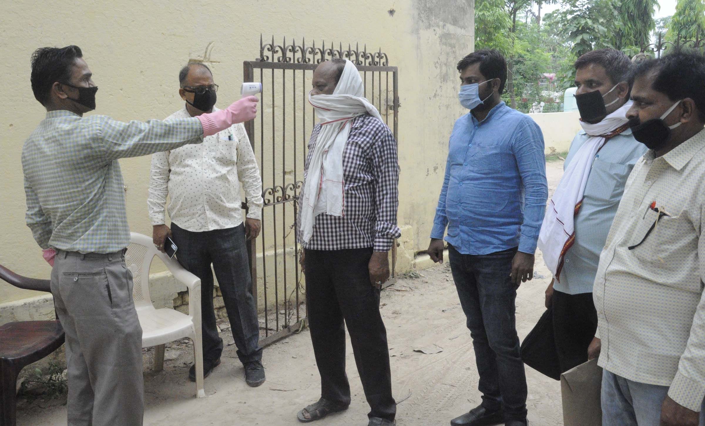Examiners rated by applying masks, galves and sanitizers