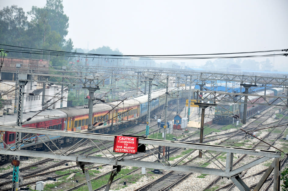 सहारनपुर में लॉकडाउन के दौरान रेलवे स्टेशन आती ट्रेने सहारनपुर में लॉकडाउन के दौरान रेलवे स्टेशन आती ट्रेने