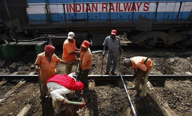 railway-workers-jhansi-news