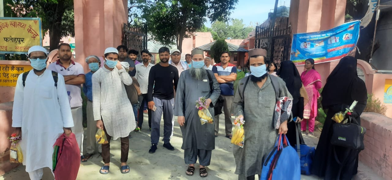 फतेहपुर कोविड-19 अस्पताल से ठीक होने के बाद रोगियों को विदा करती चिकित्सीय टीम फतेहपुर कोविड-19 अस्पताल से ठीक होने के बाद रोगियों को विदा करती चिकित्सीय टीम