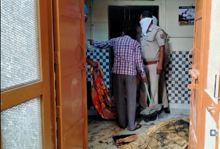 घटनास्थल पर पुलिस