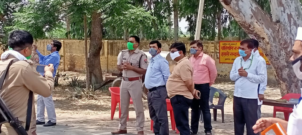 4-खतौली में भंगेला पुलिस चेकपोस्ट पर का निरीक्षण करते नोडल अधिकारी। 4-खतौली में भंगेला पुलिस चेकपोस्ट पर का निरीक्षण करते नोडल अधिकारी।