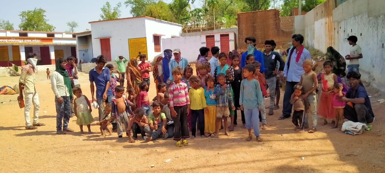 कैप्सन - 4,5- पूर्व माध्यमिक विद्यालय झांवर में रुके बाहर से आए मजदूर कैप्सन - 4,5- पूर्व माध्यमिक विद्यालय झांवर में रुके बाहर से आए मजदूर