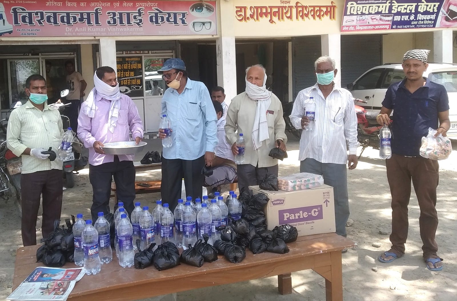 बिंद्राबाजार में जय विश्वकर्मा श्रमिक संघ और बाजार के लोगों के सहयोग से राहगीरों के लिए जलपान की बिंद्राबाजार में जय विश्वकर्मा श्रमिक संघ और बाजार के लोगों के सहयोग से राहगीरों के लिए जलपान की