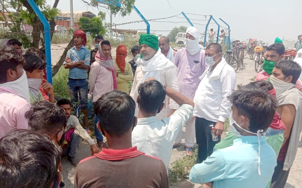 बिजनौर व मुजफ्फरनगर की सीमा पर रोके गए मजदूरों की समस्या सुनते भाकियू के राष्ट्रीय प्रवक्ता राक? बिजनौर व मुजफ्फरनगर की सीमा पर रोके गए मजदूरों की समस्या सुनते भाकियू के राष्ट्रीय प्रवक्ता राक?