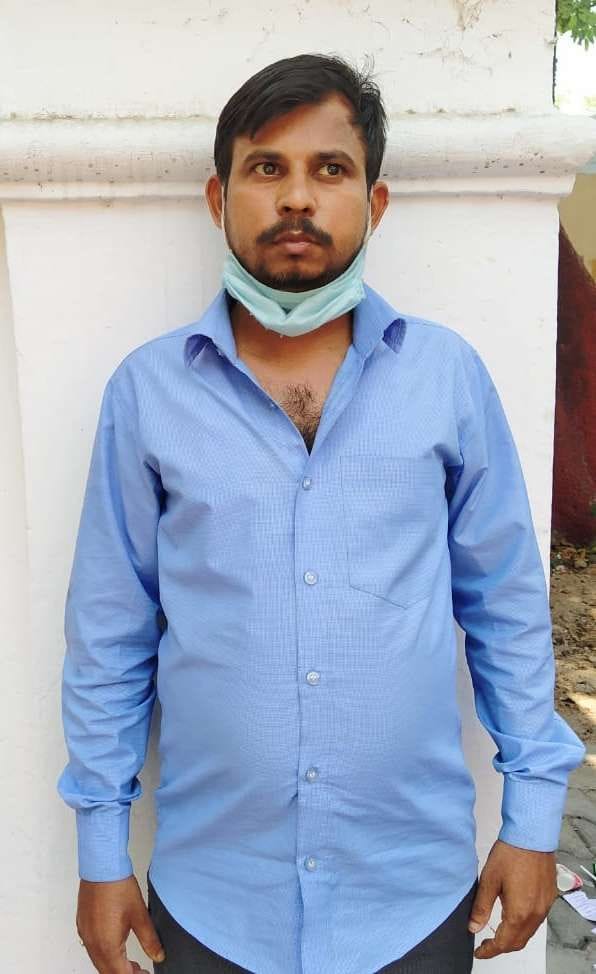 two accused helpers arrested for embezzling 9.46 crore