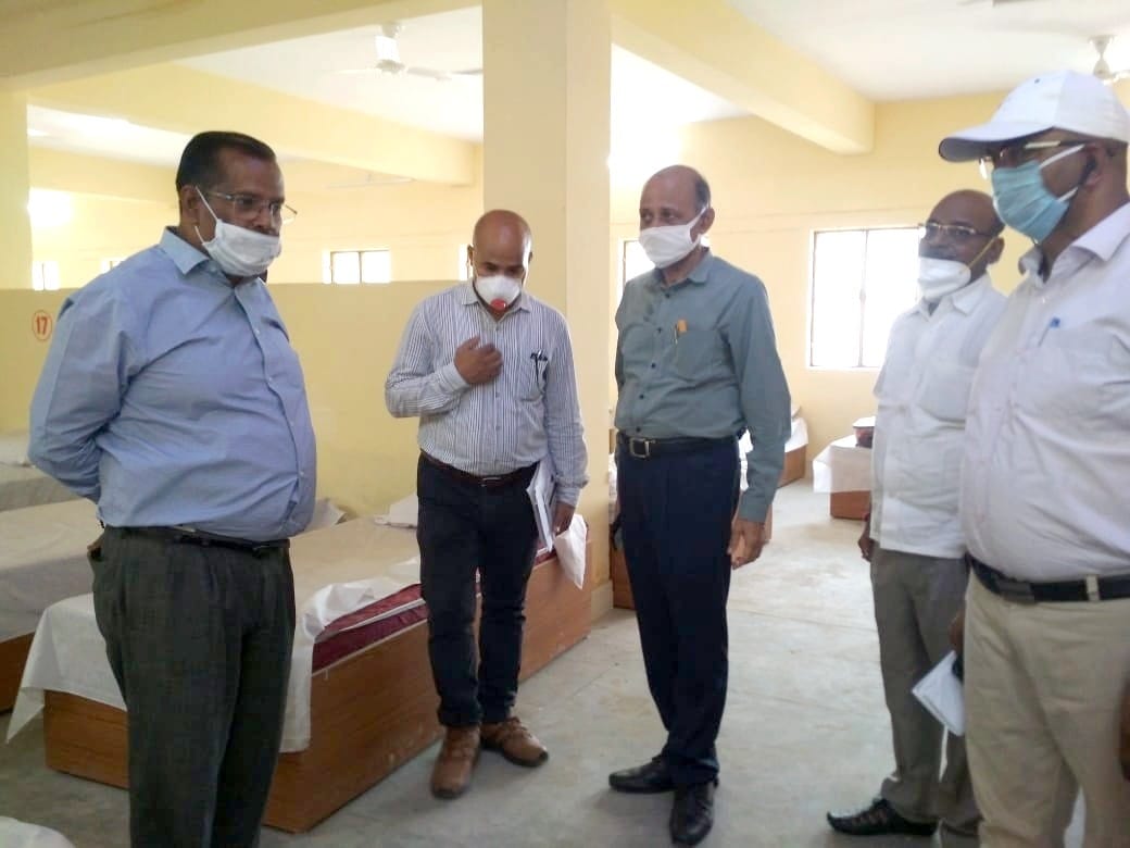 11- चौकियां क्षेत्र के मीरपुर गांव स्थित शेल्टर होम का निरीक्षण करने पंहुचे डीएम दिनेश कुमार सिंह ?