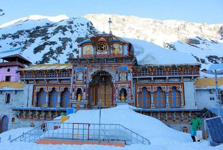 उत्तराखंड : आज खुलेंगे बदरीनाथ मंदिर के कपाट, तैयारियां पूरी, फूलों से सजाया गया है धाम