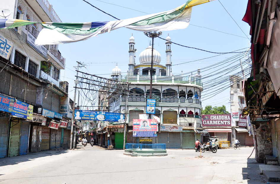 सहारनपुर में लॉकडाउन के दौरान नक्खासा का चूड़ी बाजार यंहा ईद पर रहती रोनक आज पसरा सन्नाटा सहारनपुर में लॉकडाउन के दौरान नक्खासा का चूड़ी बाजार यंहा ईद पर रहती रोनक आज पसरा सन्नाटा