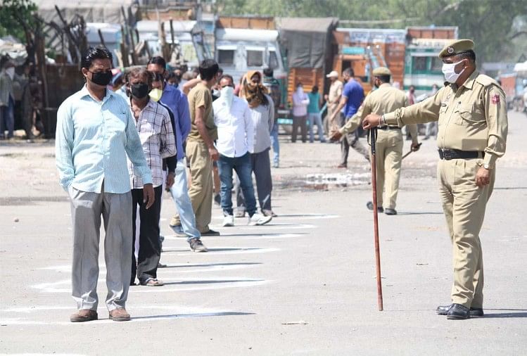 Jammu-et-Cachemire : les préparatifs pour accueillir la nouvelle année à la maison, la célébration de la nouvelle année s'estompera dans les restrictions de Kovid Jammu-Cachemire : les préparatifs pour accueillir la nouvelle année à la maison, la célébration de la nouvelle année s’estompera dans les restrictions de Kovid