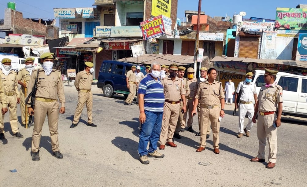 कोतवाली देहात में नजाज के दौरान निरीक्षण करते एसपी देहात संजय कुमार।