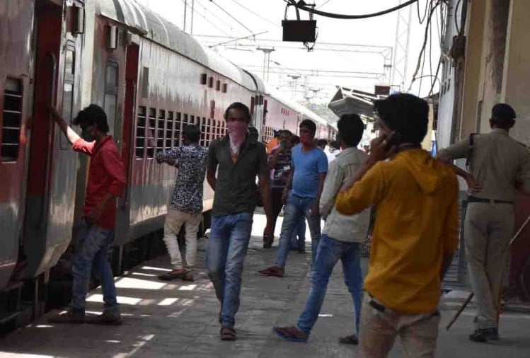 Ranchi Delhi Anand Vihar Special Train Will Start From 28 June Jharkhand Bihar And Up Passenger Big Relief - खुशखबर: 28 जून से दोबारा चलने लगेंगी बंद पड़ीं ट्रेनें, झारखंड-बिहार और यूपी के लोगों को सहूलियत - Vimarsana News