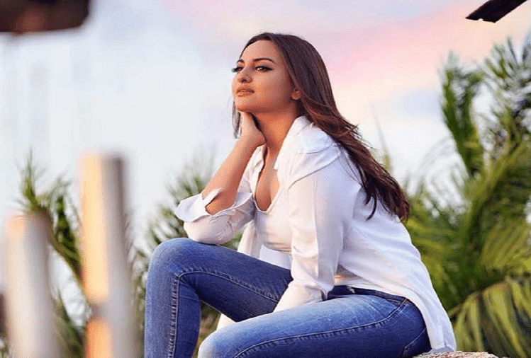 Sonakshi Sinha Deactivates Twitter After Being Trolled On Nepotism ...