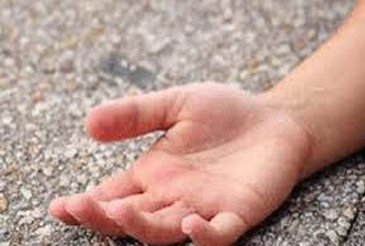 खेल-खेल में छत से गिरे 2 मासूम, एक की मौत