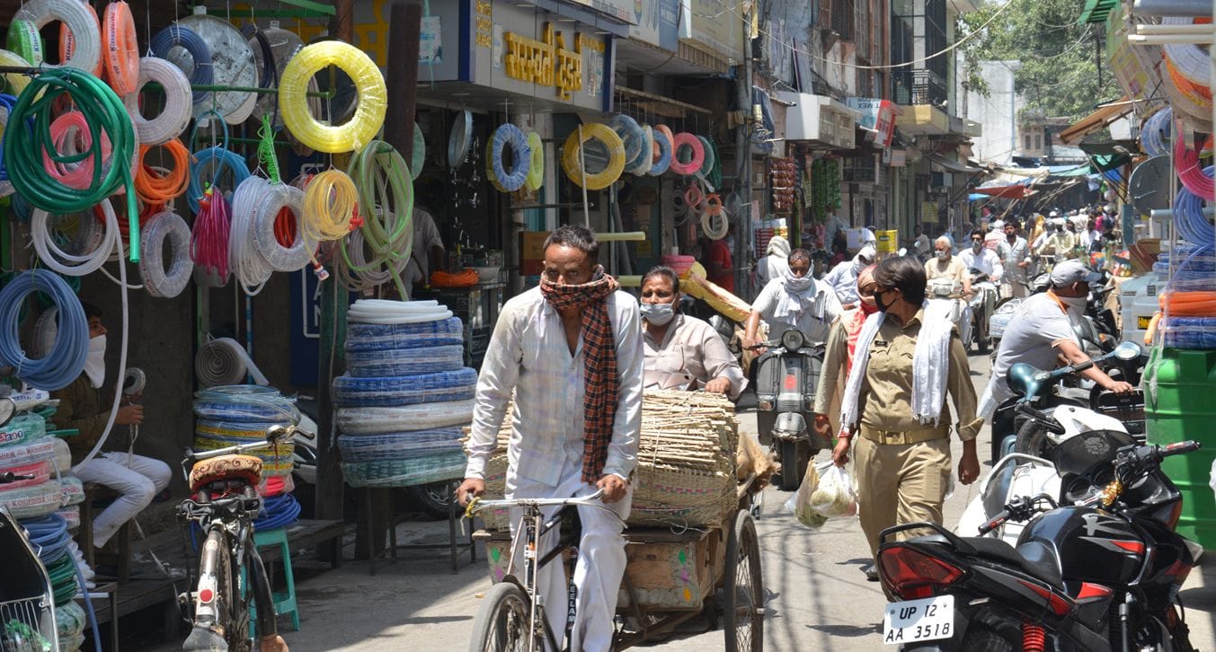 लाकॅडाउन में खुला सब्जी मंडी की दुकाने। लाकॅडाउन में खुला सब्जी मंडी की दुकाने।