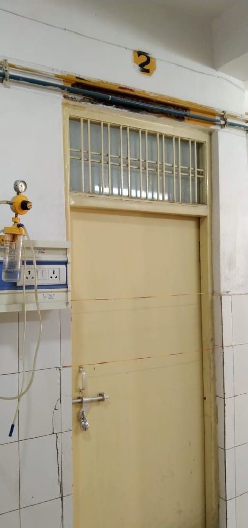 जिला अस्पताल में कोरोना संक्रमण फैलने के बाद बंद वार्ड। जिला अस्पताल में कोरोना संक्रमण फैलने के बाद बंद वार्ड।