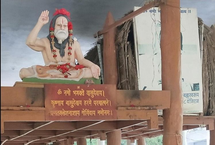 पढ़िए ऐसे 'बाबा' की कहानी, जिनके चरणों में सिर झुका चुके थे कई देश के प्रधानमंत्री देवरहा बाबा