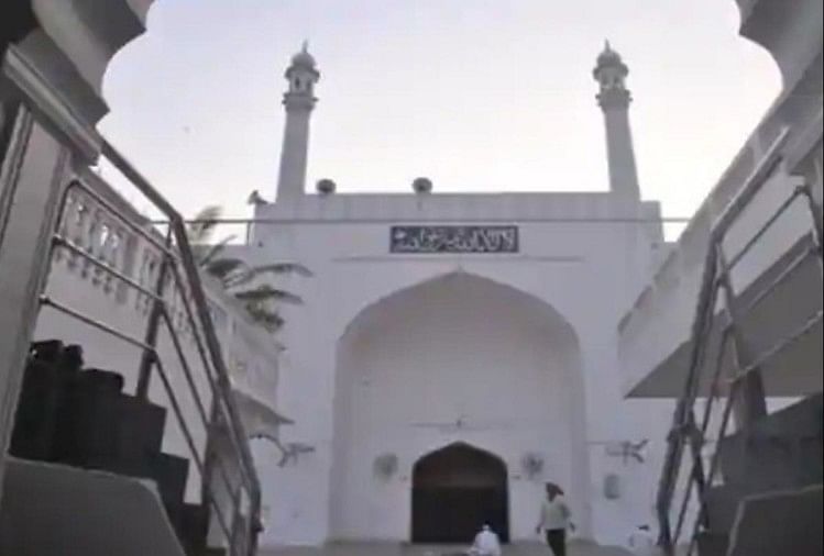 Special Story Of Jama Masjid In Gorakhpur - मुगल स्थापत्य कला का शानदान उदारण है ये 350 साल पुरानी मस्जिद, देखें तस्वीरें - Amar Ujala Hindi News Live