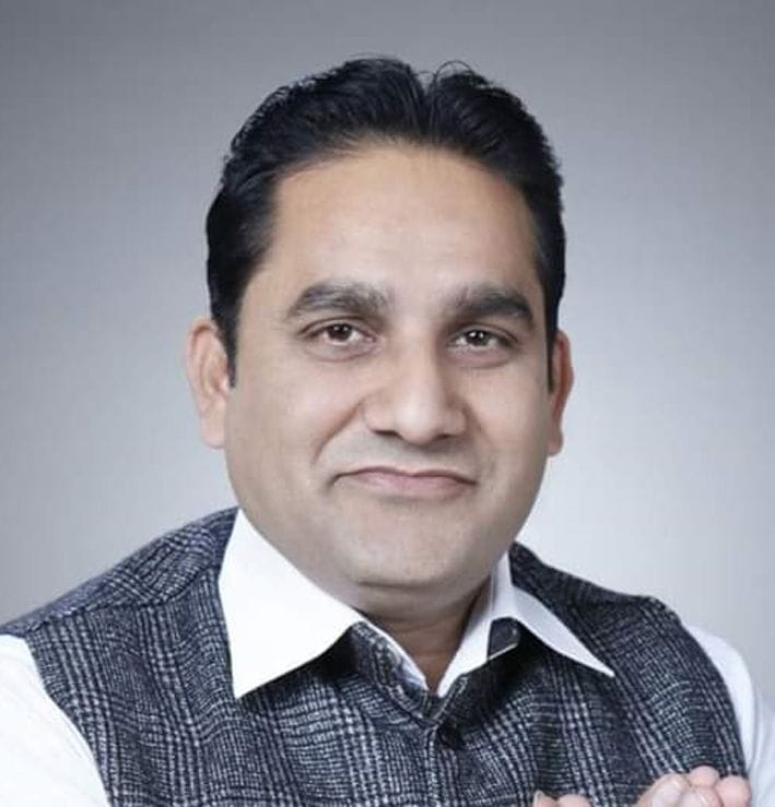 सौरव सिक्स संस ।