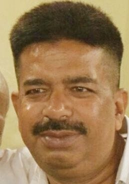 मोबाइल दुकानदार अजहर। मोबाइल दुकानदार अजहर।
