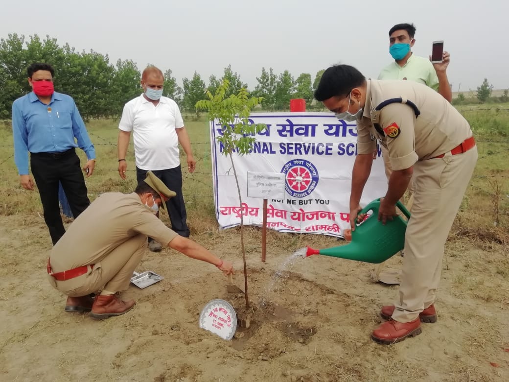 शामली में अमर उजाला फाउंडेशन और राष्ट्रीय सेवा योजना कार्यक्रम के तहत अभियान के अंतर्गत पुलिस ल? शामली में अमर उजाला फाउंडेशन और राष्ट्रीय सेवा योजना कार्यक्रम के तहत अभियान के अंतर्गत पुलिस ल?
