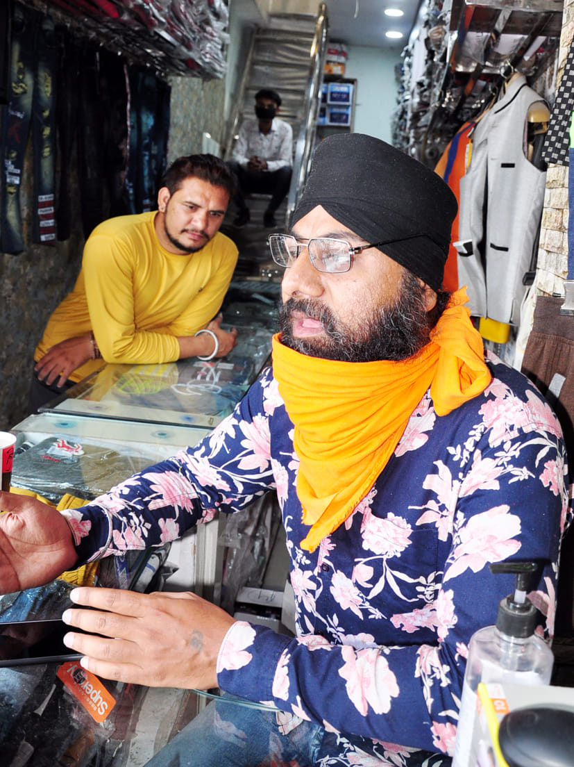 रेडीमेड कपड़ा विक्रेता हरजीत सिंह