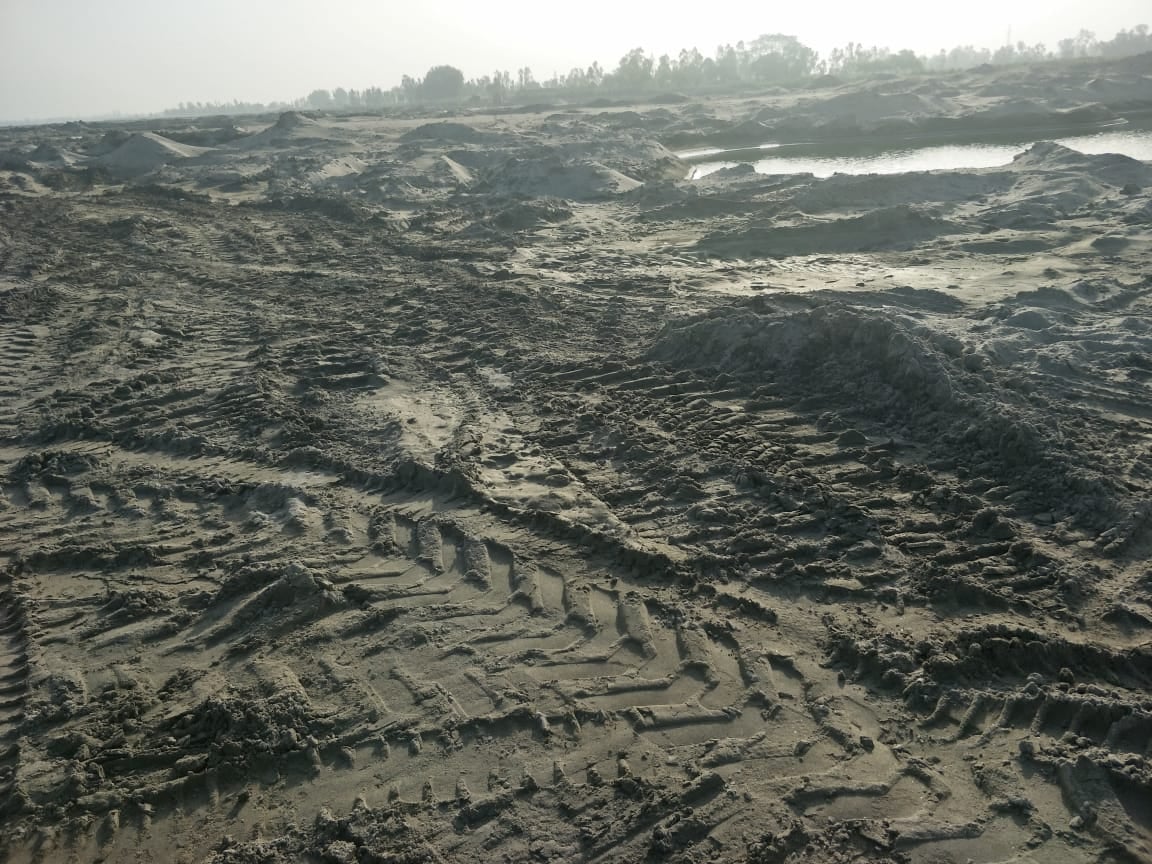 सहारनपुर: गंगोह में यमुना नदी में ध्वस्त किया गया खनन माफिया द्वारा बनाया रेत का बांध सहारनपुर: गंगोह में यमुना नदी में ध्वस्त किया गया खनन माफिया द्वारा बनाया रेत का बांध